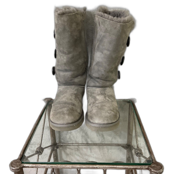 UGG Australia 1873 Bailey Button Triplet Suede Boots Sz 7 Gray - Picture 3 of 14